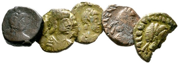  Varia & Lots   (D) Lot Römische Kaiserzeit (5). Lot mit 5 spätrömischen AE 4: V...