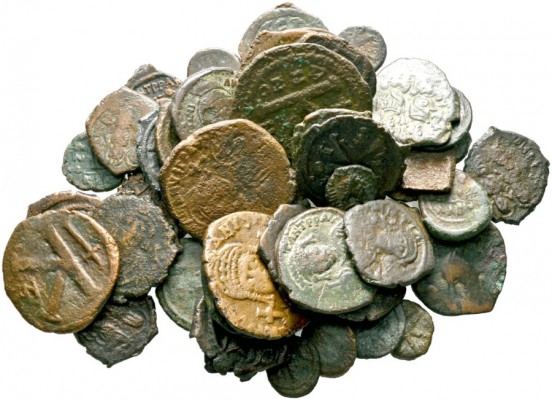  Varia & Lots   (D) Lot Byzanz (52). Lot mit 52 byzantinischen Bronzemünzen, ca....