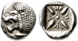  GRIECHISCHE MÜNZEN   IONIA   Miletos   (D) Obol (1,16g), ca. 525-475 v. Chr. Av.: Löwenprotome n.r., Kopf n.l. Rv.: Sternornament im Quadratum Incusu...