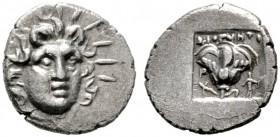 GRIECHISCHE MÜNZEN   CARIA   Rhodos   (D) Hemidrachme (1,28g), Magistrat Diognetos, ca. 125-88 v. Chr. Kopf des Helios mit Strahlenkrone / Rose mit S...