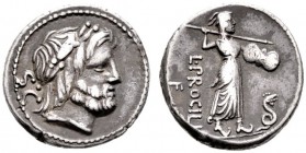  RÖMISCHE REPUBLIK   L. Procilius   (D) Denarius (3,79g), Roma, 80 v. Chr. Kopf des Iuppiter mit Lorbeerkranz / Iuno Sospita mit Lanze und Schild, dav...