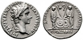  RÖMISCHE KAISERZEIT   Augustus (27 v.Chr.-14 n.Chr.)   (D) Denarius (3,77g), Lugdunum (Lyon), 2-1 v. Chr. Av.: CAESAR AVGVSTVS - DIVI F PATER PATRIAE...