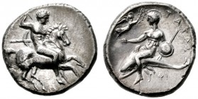  GRIECHISCHE MÜNZEN   CALABRIA   Taras   (D) Nomos/Didrachme (7,64g), ca. 332-302 v. Chr. Av.: Reiter mit Lanze, Schild und zwei weiteren Speeren n.r....