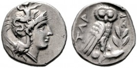  GRIECHISCHE MÜNZEN   CALABRIA   Taras   (D) Drachme (3,20g), ca. 302-280 v. Chr. Av.: Kopf der Athena mit attischem Helm n.r., auf dem Helmkessel Sky...