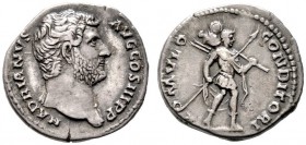  RÖMISCHE KAISERZEIT   Hadrianus (117-138)   (D) Denarius (3,44g), Roma, 134-138 n. Chr. Büste mit leichter Drapierung an linker Schulter / Romulus mi...