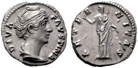  RÖMISCHE KAISERZEIT   Faustina Maior (138-141)   (D) Denarius (3,67g), Roma, 141-161 n. Chr. Büste mit Perlhaarbändern und Drapierung / Kaiserin-Aete...