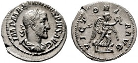  RÖMISCHE KAISERZEIT   Maximinus I. Thrax (235-238)   (D) Denarius (2,63g), Roma, März 235-Januar 236 n. Chr. Büste mit Lorbeerkranz, Drapierung und K...