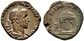  RÖMISCHE KAISERZEIT   Volusianus (251-253)   (D) Sestertius (14,19g), Roma, 251-253 n. Chr. Büste mit Lorbeerkranz, Drapierung und Kürass / Distyle T...