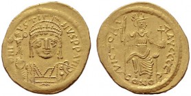  BYZANTINISCHE MÜNZEN   Iustinus II. (565-578)   (D) Solidus (4,47g), Constantinopolis, 5. Offizin, 567-578 n. Chr. Büste mit Helm, Perlendiadem, Küra...
