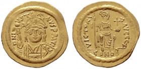  BYZANTINISCHE MÜNZEN   Iustinus II. (565-578)   (D) Solidus (4,41g), Constantinopolis, 7. Offizin, 567-578 n. Chr. Büste mit Helm, Perlendiadem, Küra...
