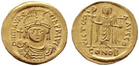  BYZANTINISCHE MÜNZEN   Mauricius Tiberius (582-602)   (D) Solidus (4,43g), Constantinopolis, 9. Offizin, 583-602 n. Chr. Büste mit Helm, Perlendiadem...
