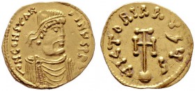  BYZANTINISCHE MÜNZEN   Constans II. (641-668)   (D) Semissis (2,21g), Constantinopolis, 641-668 n. Chr. Büste mit Perlendiadem, Drapierung und Kürass...
