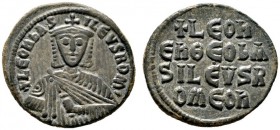  BYZANTINISCHE MÜNZEN   Leon VI. der Weise (886-912)   (D) Follis (5,10g), Constantinopolis, 886-912 n. Chr. Büste mit Kreuzdiadem, Chlamys und Akakia...