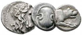  Varia & Lots   (D) Lot Griechen (3). Kleines Lot mit 3 griechischen Silbermünzen, darunter 1 Drachme des Boiotischen Bundes, um s.sch.  
