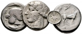  Varia & Lots   (D) Lot Griechen. Lot mit 2 Tetradrachmen und 1 Litra aus Syrakus sowie 1 Tetradrachme aus Leontinoi, ein Exemplar mit geglätteten Obe...