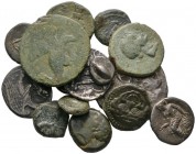  Varia & Lots   (D) Lot Griechen (16). Lot mit 7 Silbermünzen (Didrachme und Teilstücke) und 9 Bronzemünzen, meist Süditalien und Sizilien, ein Exempl...