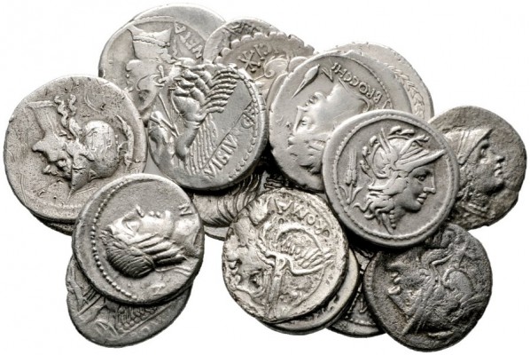  Varia & Lots   (D) Lot Römische Republik (18). Lot mit 17 Denarii und 1 Quinari...