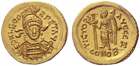 The Roman Empire   Leo I, 457 – 474  Solidus, Constantinopolis 462-466, AV 4.47 g. D N LEO PE – RP ET AVG Helmeted, pearl-diademed and cuirassed bust ...