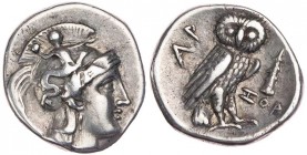 KALABRIEN TARENT
 AR-Drachme 281-272 v. Chr., Zor(...) Vs.: Kopf der Athena mit Skyllahelm n. r., Rs.: [T]AP, Eule steht n. r., Kopf v. v., rechts Ke...