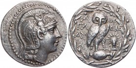 ATTIKA ATHEN
 AR-Tetradrachme 137 v. Chr., 11. Monat (Thargelion = Mai/Juni) Glau(...), Eche(...) & A(p...), Vs.: Kopf der Athena Parthenos mit dreib...