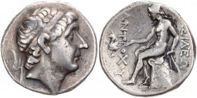 SYRIEN KÖNIGREICH DER SELEUKIDEN
Antiochos II. Theos, 261-246 v. Chr. AR-Tetradrachme Phokaia Vs.: Kopf mit Diadem n. r., Rs.: Apollon sitzt mit Pfei...