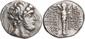 SYRIEN KÖNIGREICH DER SELEUKIDEN
Demetrios III. Eukairos, 97-87 v. Chr. AR-Tetradrachme 94/93 v. Chr. (= Jahr 219) Damaskus Vs.: Kopf mit Diadem n. r...