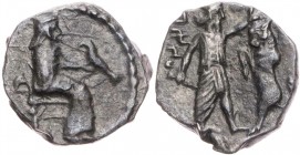 SAMARIA
 AR-Obol um 375-331 v. Chr. Vs.: Pehah (Satrap) thront in Ornat mit Adler n. r., Rs.: orientalisierende Kampfszene: Großkönig in Kidaris und ...