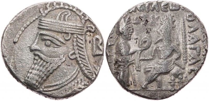 PARTHER, KÖNIGREICH DER ARSAKIDEN
Vologases VI., 208-228 n. Chr. BI-Tetradrachm...