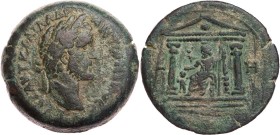 ÄGYPTEN ALEXANDRIA
Antoninus Pius, 138-161 n. Chr. AE-Drachme 144/145 n. Chr. (= Jahr 8) Vs.: Kopf mit Lorbeerkranz n. r., Rs.: distyle Aedicula, dar...