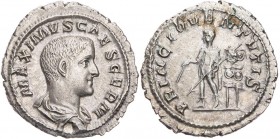 RÖMISCHE KAISERZEIT
Maximus Caesar, 236-238 n. Chr. AR-Denar Rom Vs.: MAXIMVS CAES GERM, drapierte Büste n. r., Rs.: PRINC IVVENTVTIS, Maximus steht ...