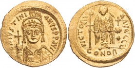BYZANZ
Iustinianus I., 527-565. AV-Solidus 545-565 Constantinopolis, 5. Offizin Vs.: D N IVSTINI-ANVS PP AVC, gepanzerte Büste mit Helm, Perlendiadem...