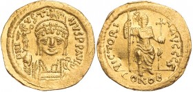 BYZANZ
Iustinus II., 565-578. AV-Solidus 567-578 Constantinopolis, 6. Offizin Vs.: D N I-VSTI-NVS PP AVI, gepanzerte Büste mit Helm, Perlendiadem, Vi...
