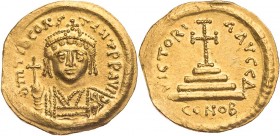 BYZANZ
Tiberius Constantinus, 578-582. AV-Solidus Constantinopolis, 4. Offizin Vs.: D m TIb CONS-TANT PP AVI, gepanzerte und drapierte Büste mit Kreu...
