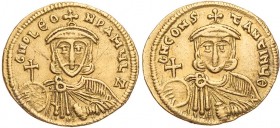 BYZANZ
Leo III. mit Constantinus V., 720-741. AV-Solidus 738/739 (Indiktionsjahr 7) Constantinopolis, 9. Offizin Vs.: b NO LEO-N P A MUL Z (!), drapi...