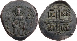 BYZANZ
Michael IV. der Paphlagonier, 1034-1041. AE-Follis (anonym) Konstantinopolis Vs.: Christos Antiphonetes steht v. v., Rs.: IC - XC / NI-KA nebe...
