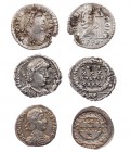 Lot, römische Münzen AR-Siliquen des Constantius II. aus Antiochia, des Iulianus II. aus Sirmium sowie des Valens aus Trier. 3 Stück teils mit Randsch...