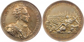 SCHWEDEN KÖNIGREICH
Karl XII., 1697-1718. Vergoldete Silbermedaille 1700 v. G. Hautsch (Vs.) / P. H. Müller (Rs.) Auf den Sieg der Schweden über die ...