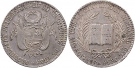 PERU
Republik seit 1822. Silbermedaille zu 4 Reales 1856 Auf die neue Verfassung, Vs.: Kranz über Wappen, besteckt mit Fahnen, Rs.: aufgeschlagenes B...