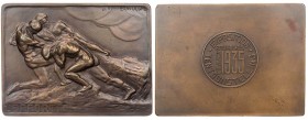 GEWERBE, HANDEL, INDUSTRIE WELTAUSSTELLUNGEN
Brüssel (1935) Bronzeplakette 1935 v. Joseph Witterwulghe Vs.: drei Männer wuchten gewaltige Last n. l.,...