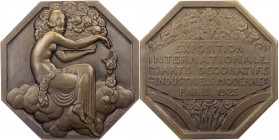 GEWERBE, HANDEL, INDUSTRIE INTERNATIONALE AUSSTELLUNGEN
Paris (1925) Achteckige Bronzeplakette 1925 v. Pierre Turin, bei Monnaie de Paris Vs.: Flora ...