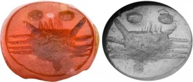 GEMMEN UND SIEGELSTEINE
 Intaglio Karneol, orange, queroval, flach, mit der Darstellung eines Taschenkrebs in Aufsicht, H. 5 x B. 7 x T. 1,8 mm, römi...