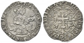 NAPOLI
Roberto d’Angiò, 1309-1343.
Gigliato.
Ag, gr. 3,94
Dr. ROBERT DEIGRA IIERLET SICIL REX. Il re, coronato, seduto tra due protomi di leoni, t...