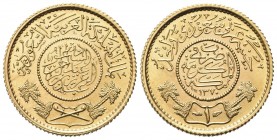 ARABIA SAUDITA
Abd Al Aziz Bin Saud, 1882-1953.
Guinea AH 1370 (1950).
Au, gr. 7.98
Dr. Iscrizione in arabo entro cerchio perlinato; sotto, spade ...