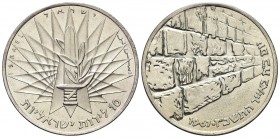 ISRAELE
Repubblica, dal 1949.
10 Lirot 1967, Anniversario della Vittoria.
Ag, gr. 26,00
Dr. Emblema delle Forze di difesa israeliane sovrapposto a...