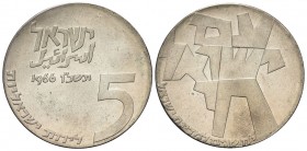 ISRAELE
Repubblica, dal 1949.
5 Lirot 1966.
Ag, gr. 25,00
Dr. Grande 5 fiancheggiato da caratteri ebraici.
Rv. Disegno astratto.
KM#46.
FDC
Au...