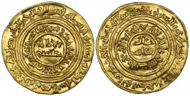 FATIMID, AL-FA‘IZ (549-555h). Dinar, Misr 554h. Weight: 4.37g. Reference: Nicol 2679. Slightly wavy flan, otherwise about extremely fine and rare thus...