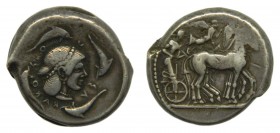 Sicilia - Siracusa (474-450 aC). Tetradracma. Cabeza de Artemisa rodeada de cuatro delfines. S 924var. 17,3 g. Leyenda retrógrada. Ar.
mbc