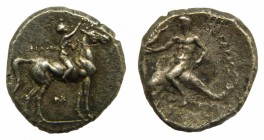 Calabria - Taras (302-281 aC). Didracma. Niño sobre caballo parado y Taras sentado sobre delfín. S 363var. 6,4 g. Ar.
ebc/mbc