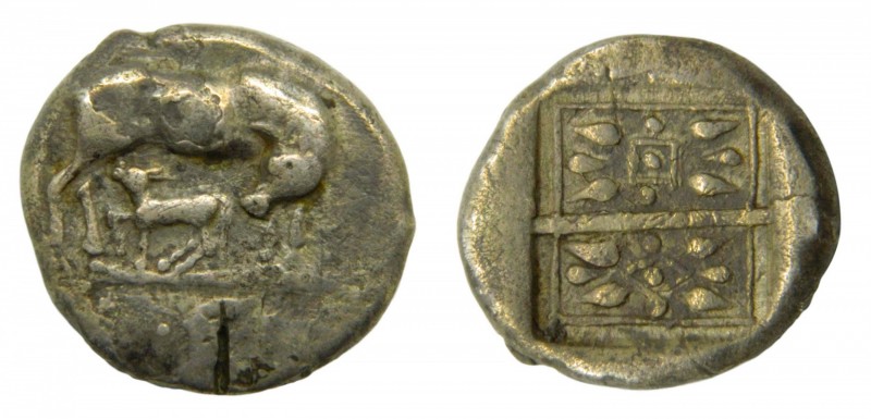 Corfú - Corcira (500-475 aC). Estátera. Vaca mirando a su ternera y rectangulos ...