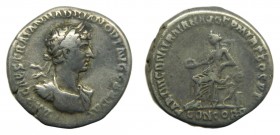 ROMA Imperio - Adriano (117-138 dC). Denario a/ IMP CAES TRAIAN HADRIAN OPT AVG GER DAC. r/ PARTHIC DIVI TRAIAN AVG F P M TR P COS P P - CONCORD (RIC ...